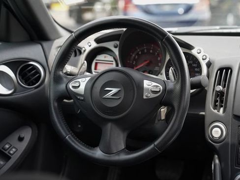Used 2009 Nissan 370Z Coupe RWD image 26