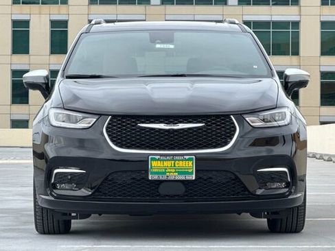 New 2026 Chrysler Pacifica Pinnacle w/ Trailer Tow Group image 6