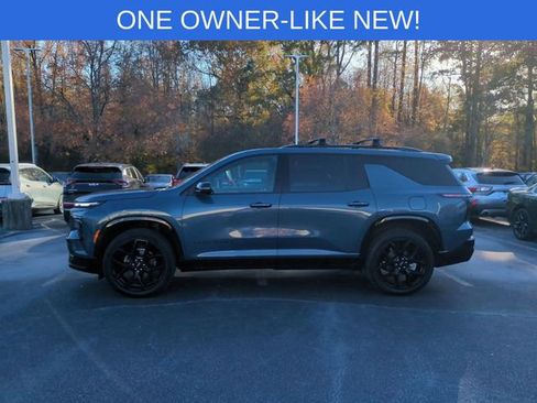 Used 2025 Chevrolet Traverse RS image 2
