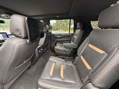 Used 2021 GMC Yukon XL AT4 w/ AT4 Premium Plus Package AWD/4WD image 17
