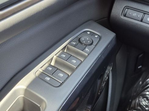 Certified 2026 Nissan Pathfinder SV FWD image 9
