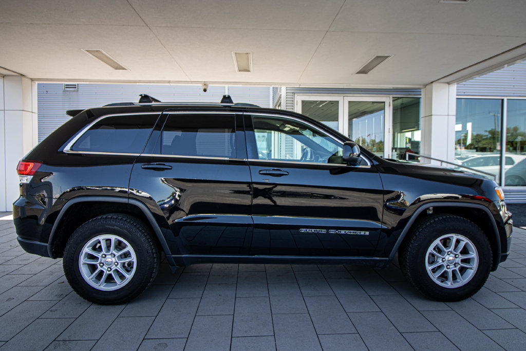 Used 2020 Jeep Grand Cherokee Laredo w/ Security & Convenience Group AWD/4WD image 3