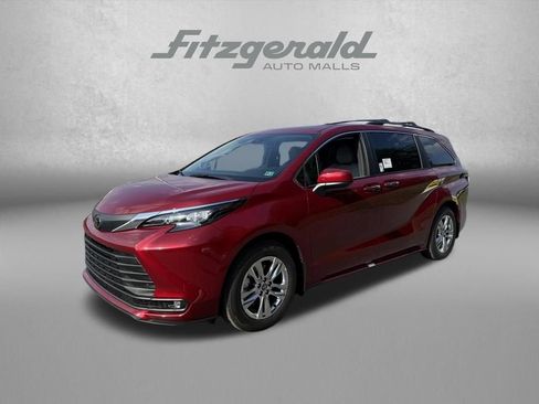 Used 2026 Toyota Sienna XLE AWD/4WD image 3