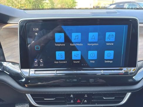 Used 2025 Volkswagen Atlas SE AWD/4WD image 13
