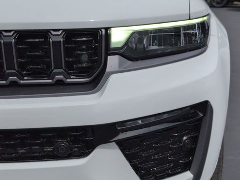 New 2026 Jeep Grand Cherokee Summit image 10