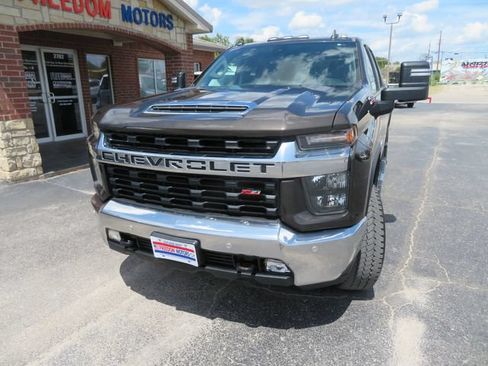 Used 2021 Chevrolet Silverado 2500 LT w/ Texas Edition AWD/4WD image 2