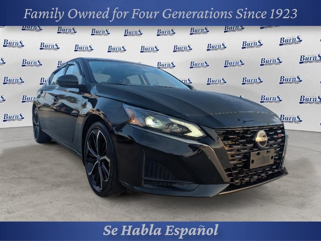Used 2024 Nissan Altima 2.5 SR w/ SR Premium Package FWD image 1