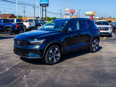 Used 2026 Volvo XC40 B5 Plus AWD/4WD image 3
