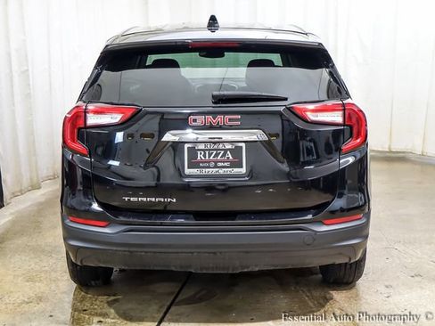 Used 2024 GMC Terrain SLE FWD image 8