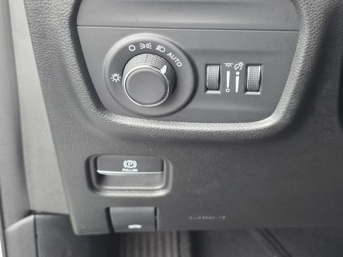 Used 2023 Jeep Grand Cherokee L Laredo RWD image 34