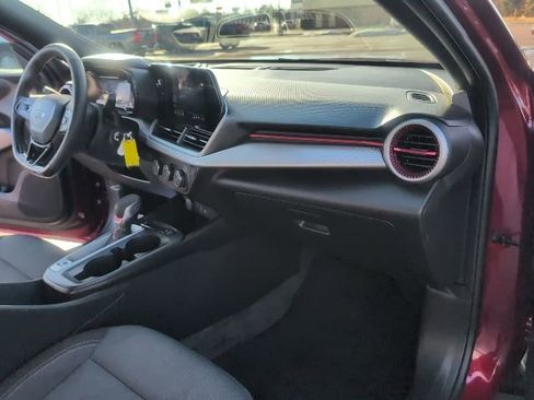 Used 2024 Chevrolet Trax RS image 36