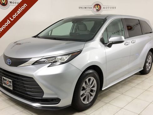Used 2022 Toyota Sienna LE FWD image 5