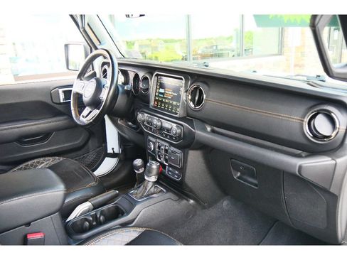 Used 2022 Jeep Wrangler Unlimited Sahara AWD/4WD image 13