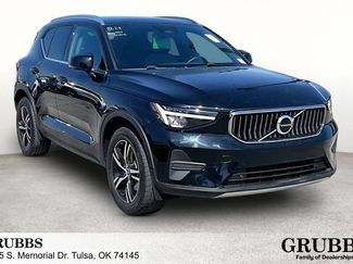 Used 2025 Volvo XC40 B5 Core AWD/4WD video 1