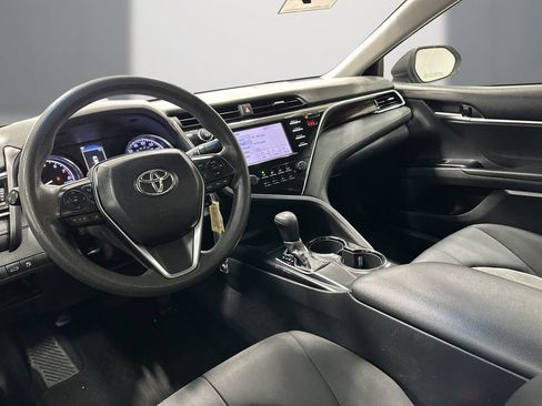 Used 2018 Toyota Camry LE FWD image 13