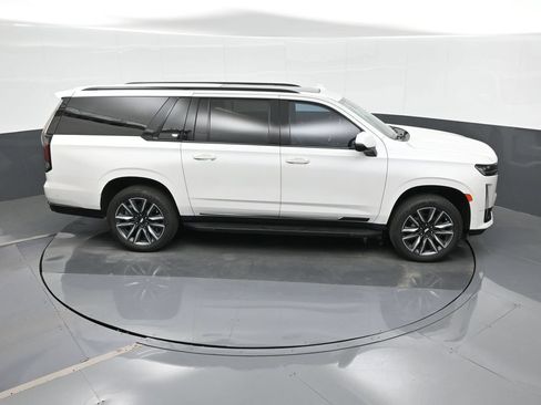 Used 2021 Cadillac Escalade ESV Sport RWD image 31