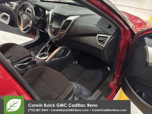 Used 2016 Hyundai Veloster FWD image 18