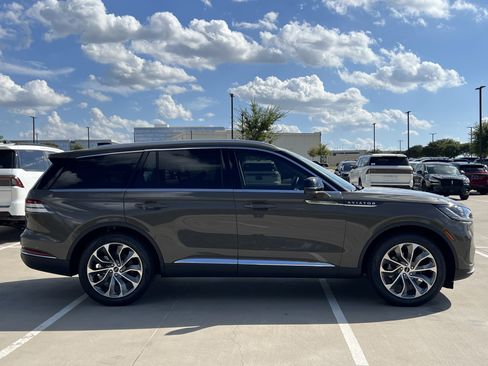 New 2025 Lincoln Aviator Reserve w/ Illumination Package image 10