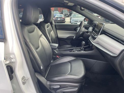 Used 2025 Jeep Compass Limited image 36