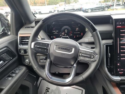 Used 2025 GMC Yukon XL Denali w/ Denali Reserve Package image 19