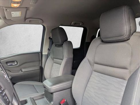Used 2023 Nissan Frontier SV image 11