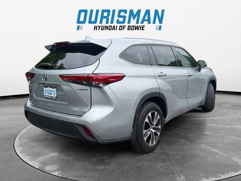 Used 2022 Toyota Highlander XLE AWD/4WD image 6