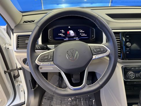 Certified 2023 Volkswagen Atlas SE w/ Panoramic Sunroof Package FWD image 15