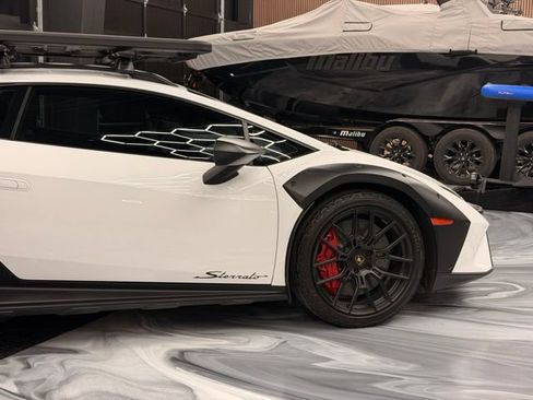 Used 2024 Lamborghini Huracan Sterrato AWD/4WD image 7