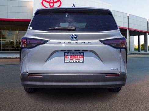 Certified 2023 Toyota Sienna LE FWD image 6
