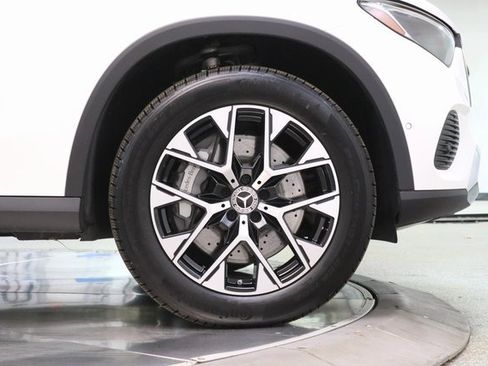 Used 2025 Mercedes-Benz GLC 350e GLC 350e w/ Driver Assistance Package image 13