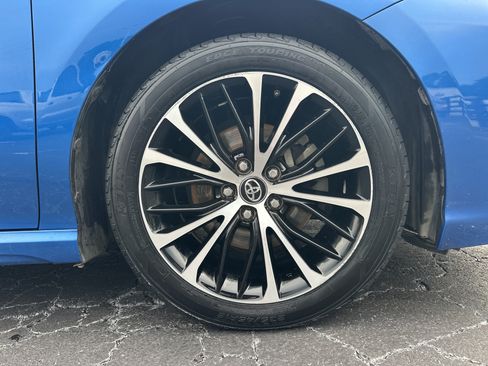 Used 2018 Toyota Camry SE FWD image 13