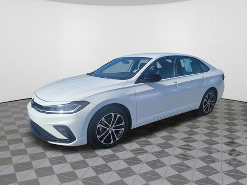 Used 2025 Volkswagen Jetta Sport FWD image 2