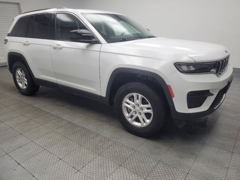 Used 2023 Jeep Grand Cherokee Laredo w/ Luxury Tech Group I AWD/4WD image 11