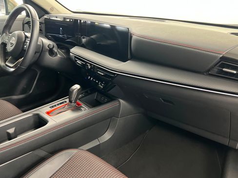 Used 2025 Nissan Kicks SR FWD image 25