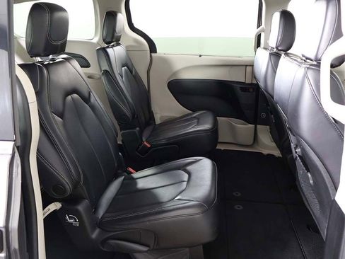 Used 2023 Chrysler Pacifica Touring-L FWD image 34