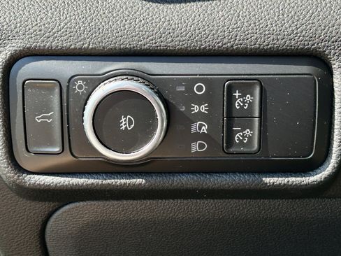 Used 2023 Ford Explorer XLT w/ Equipment Group 202A image 25