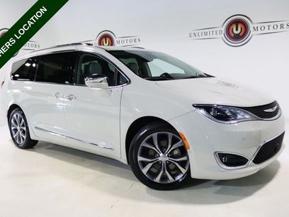 Used 2019 Chrysler Pacifica Limited w/ Tire & Wheel Group