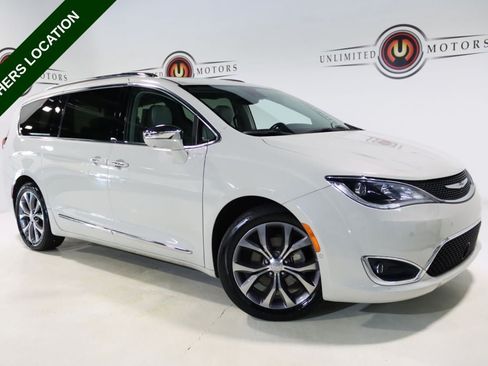 Used 2019 Chrysler Pacifica Limited w/ Tire & Wheel Group FWD image 1