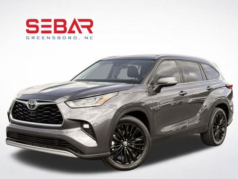 Used 2021 Toyota Highlander Platinum image 1