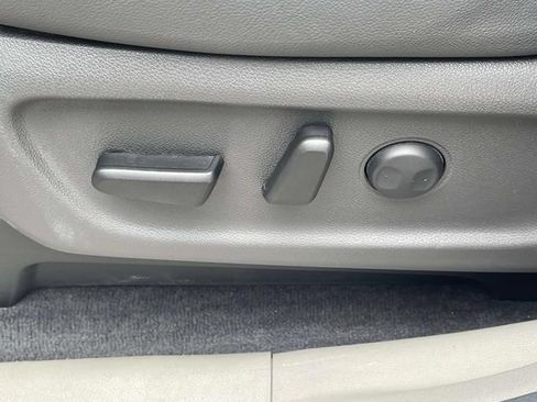 Used 2018 Kia Sedona LX w/ LX Essentials Premium Package FWD image 15