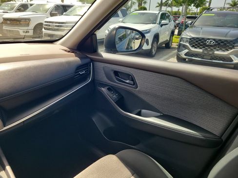 Used 2021 Nissan Rogue S FWD image 13