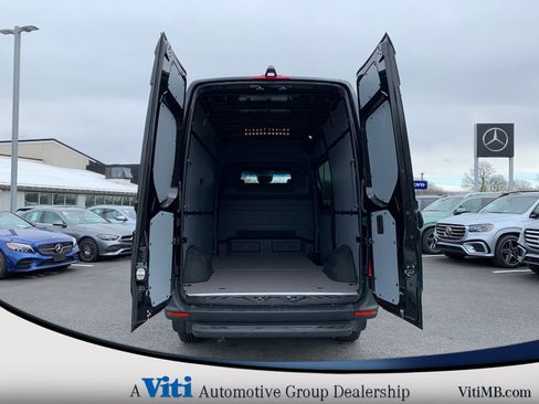 Used 2025 Mercedes-Benz Sprinter 2500 image 14