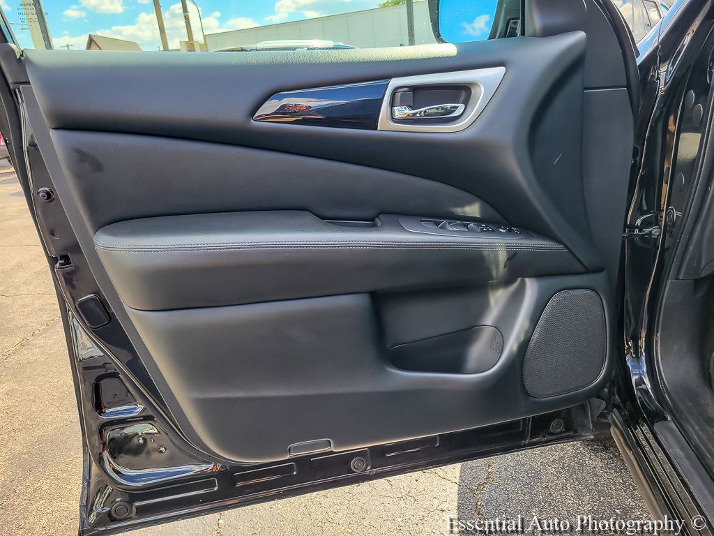 Used 2020 Nissan Pathfinder S AWD/4WD image 17