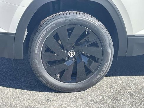 New 2026 Volkswagen Atlas SE FWD image 7