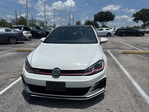 Used 2018 Volkswagen Golf 4-Door FWD image 2