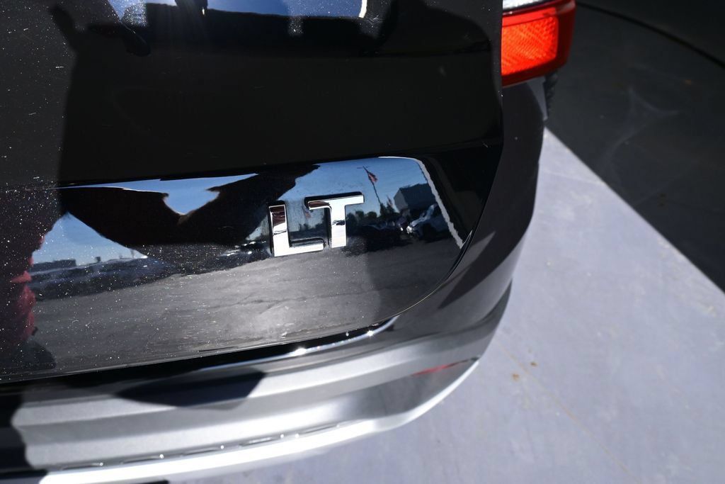 Used 2025 Chevrolet Trax LT FWD image 19