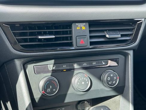 Certified 2022 Volkswagen Taos SE AWD/4WD image 32