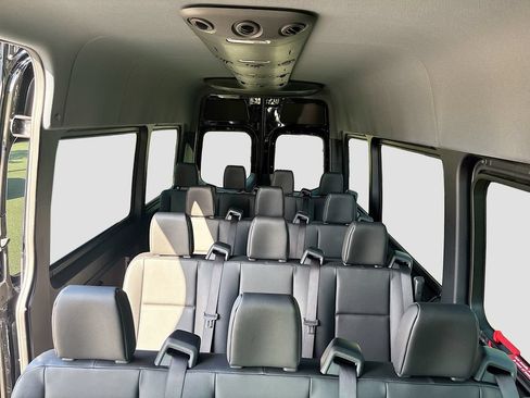 Used 2024 Mercedes-Benz Sprinter 2500 image 11