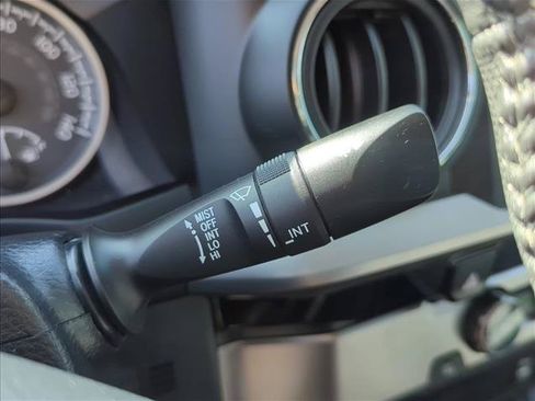 Used 2017 Toyota Tacoma SR5 RWD image 16