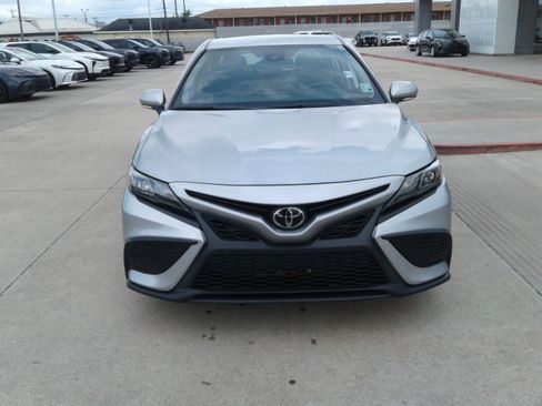 Used 2024 Toyota Camry SE FWD image 2